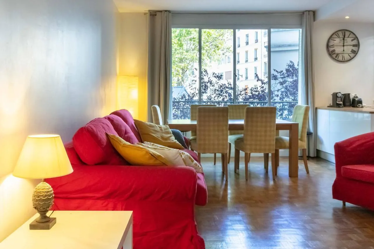 Ξενοδοχείο με διαμερίσματα - Spacious 3 Flat For Families - 3 Minutes From Metro Station