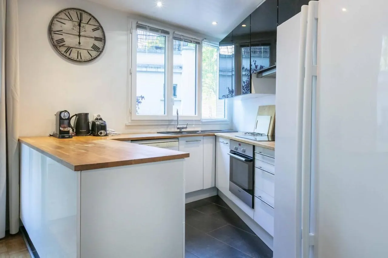 - Spacious 3 Flat For Families - 3 Minutes From Metro Station Ξενοδοχείο με διαμερίσματα *
