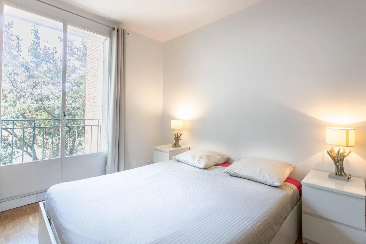 - Spacious 3 Flat For Families - 3 Minutes From Metro Station Ξενοδοχείο με διαμερίσματα